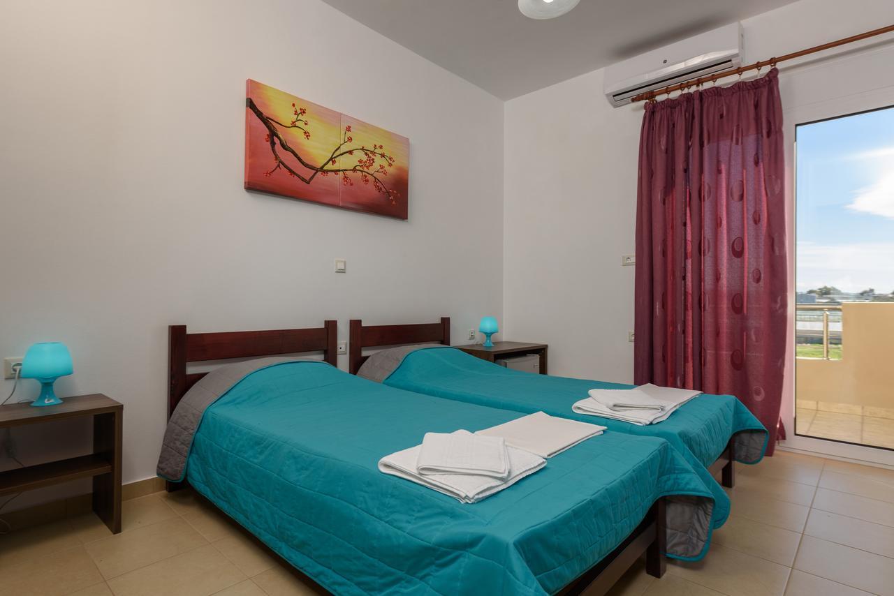 Elpidis Villa Kokkinos Pirgos Exterior photo