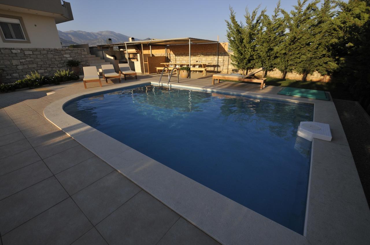 Elpidis Villa Kokkinos Pirgos Exterior photo